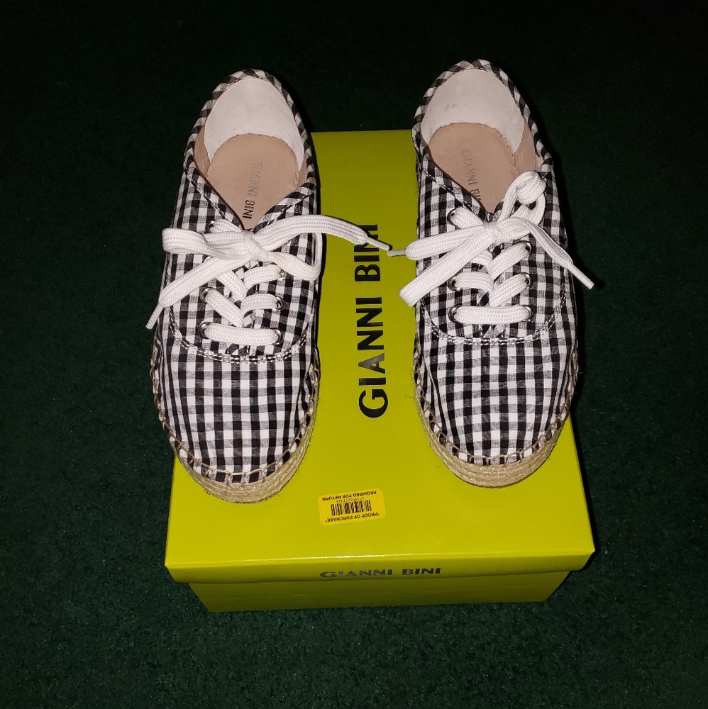 Shoes - Picture 4 of 5